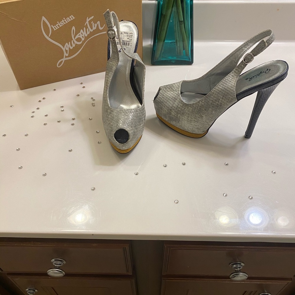 Women’s Qupid high heels